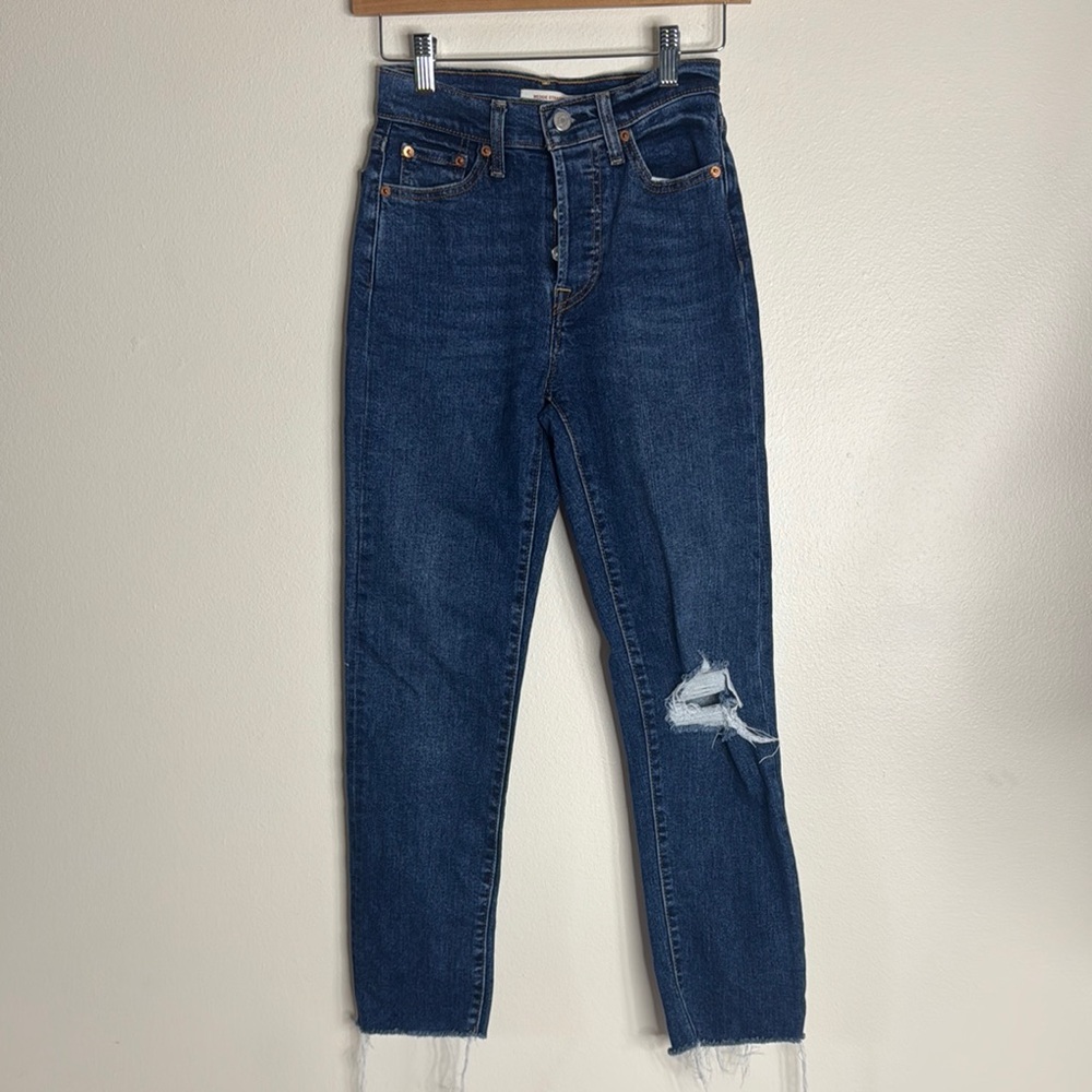Levi’s wedgie straight Blue Distressed skinny Jeans size 24 cute preppy festival